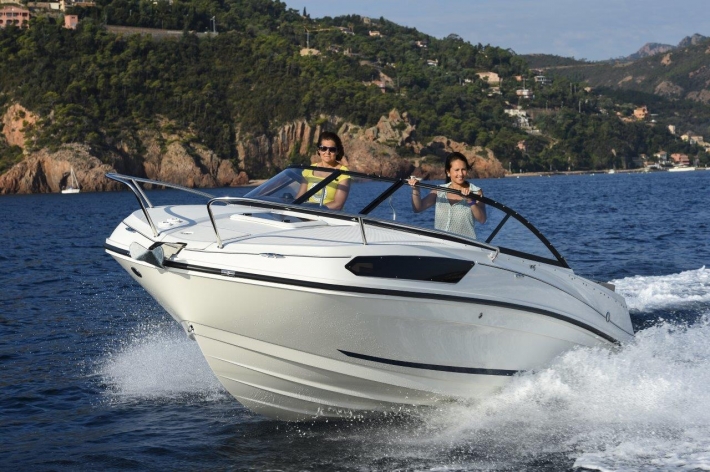 Bayliner VR5 Cuddy