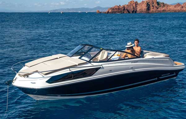 Bayliner-VR6-Cuddy-Inboard